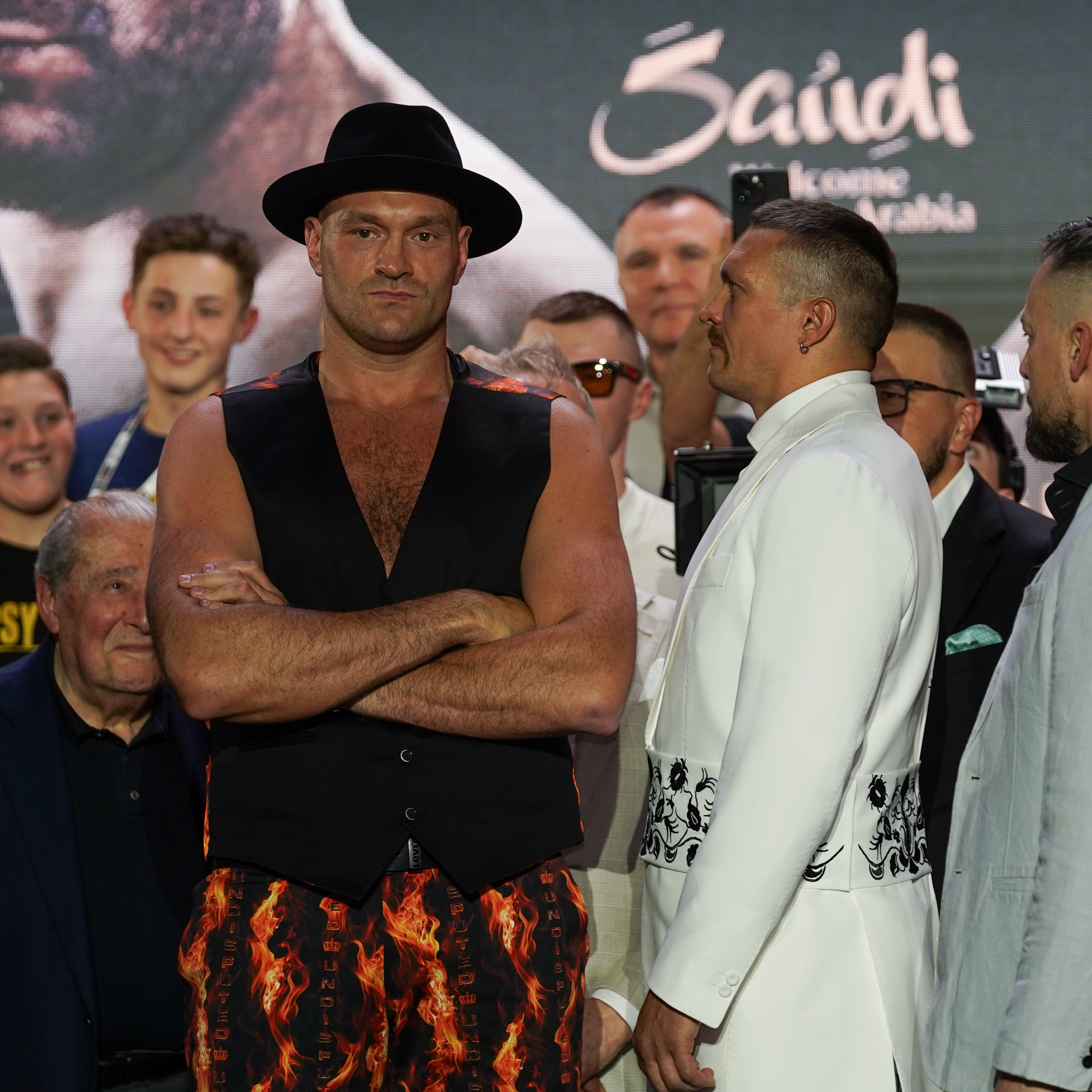 Fury shuns Usyk at final press conference.